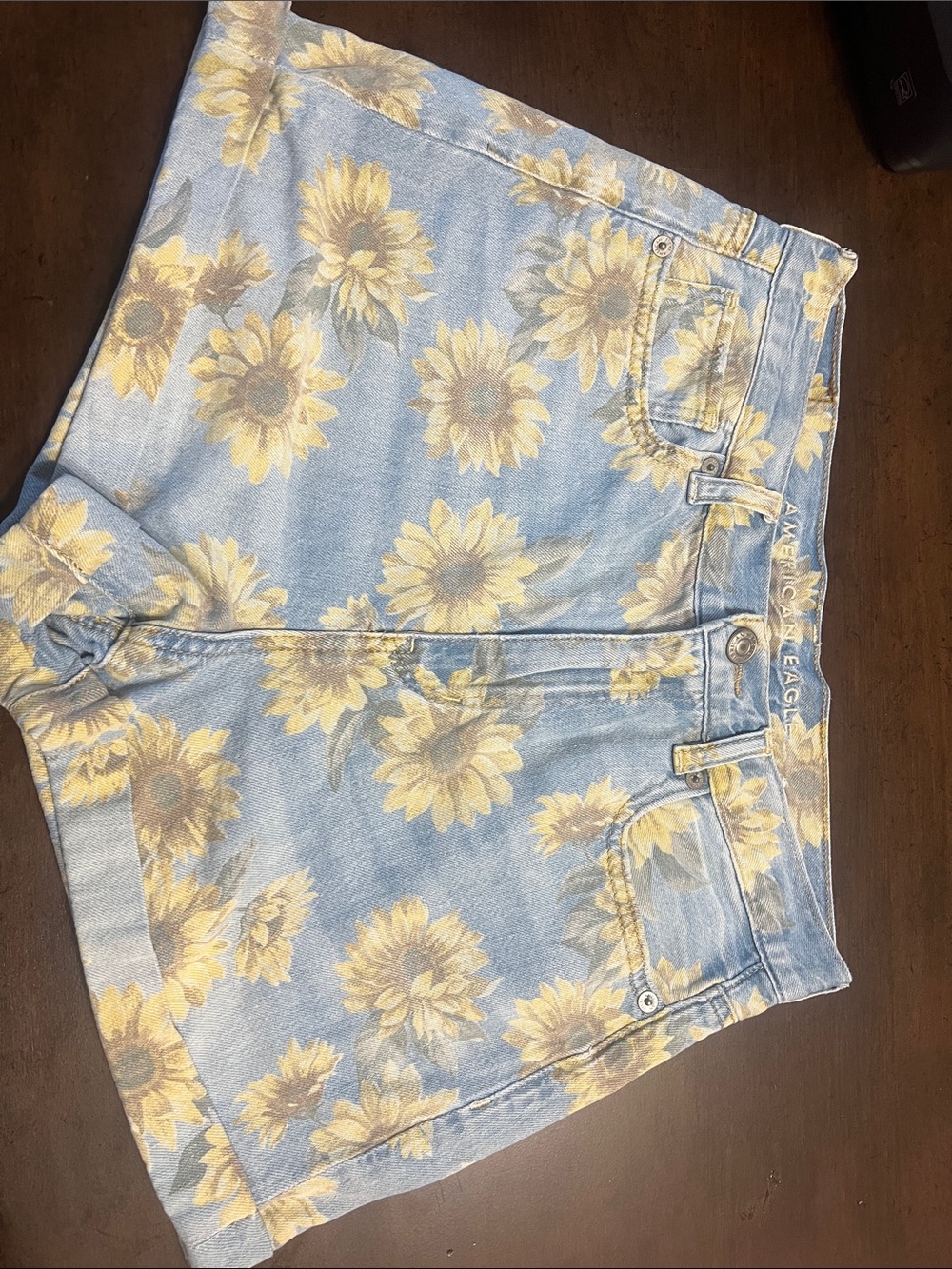 American Eagle Light Blue Denim Sunflower-Print high rise Jean Shorts size 4